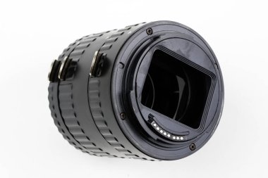 Ara yüzük beyaz bir tablo makro fotoğrafçılık için. Fotoğraf aksesuarları fotoğraf çekim için. Beyaz arka plan.