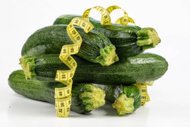 Kabak beyaz bir tablo. Ölçü birimi ölçü bel çevresi döneminde diyet terzi. Açık renkli.