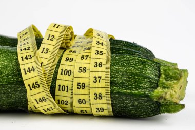 Kabak beyaz bir tablo. Ölçü birimi ölçü bel çevresi döneminde diyet terzi. Açık renkli.