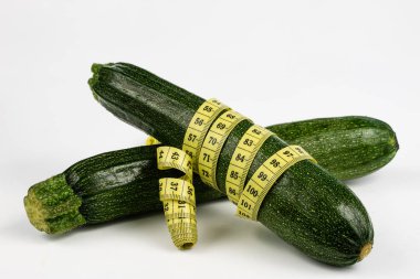 Kabak beyaz bir tablo. Ölçü birimi ölçü bel çevresi döneminde diyet terzi. Açık renkli.