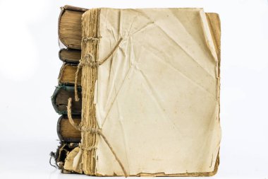 Eski kitap beyaz bir tablo yok. Eski tip Kapak. Arka plan beyaz izole.