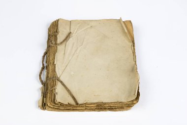 Eski kitap beyaz bir tablo yok. Eski tip Kapak. Arka plan beyaz izole.