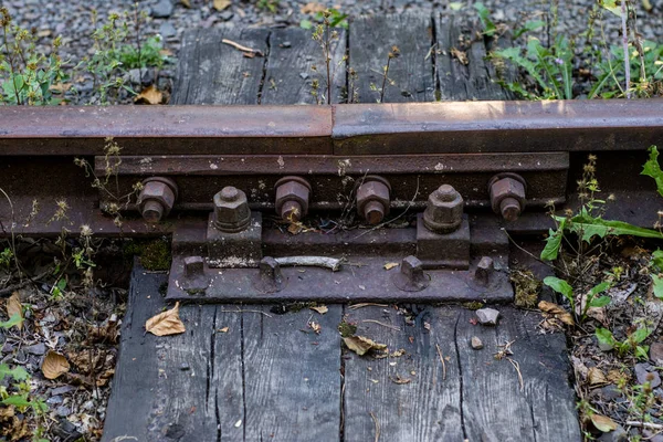 Παλιά Ράγες Σιδηροδρόμων Συνδέοντας Σιδηροδρομικές Ράγες Στην Παλιά Τεχνολογία Εποχή — Φωτογραφία Αρχείου