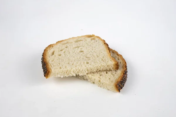 Μια Φέτα Ψωμιού Ένα Τραπέζι Λευκό Κουζίνα Ψωμί Σπόρους Παπαρούνας — Φωτογραφία Αρχείου