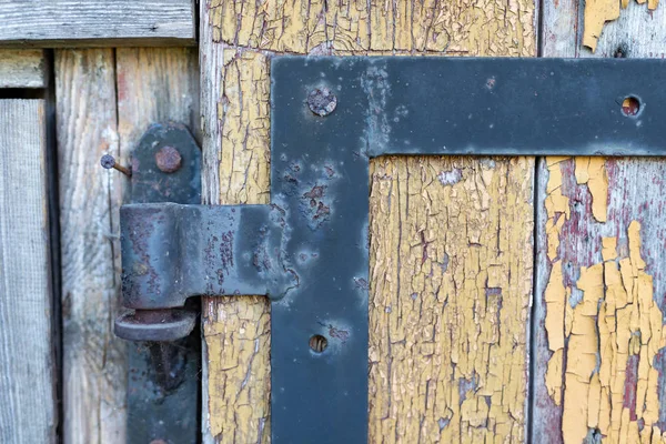 Ein Altes Scharnier Das Der Tür Montiert Ist Alte Zimmermannsstrukturen — Stockfoto