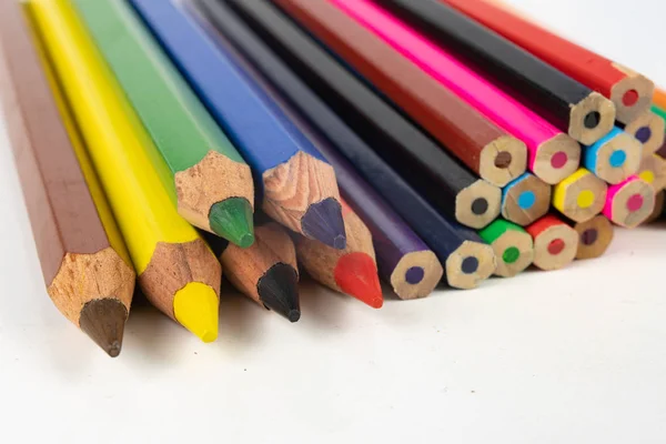 Des Crayons Sur Une Table Blanche Fournitures Scolaires Utilisées Dans — Photo