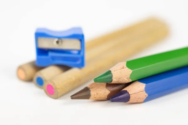 Lápis Sobre Uma Mesa Branca Material Escolar Usado Aulas Arte — Fotografia de Stock