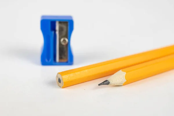 Des Crayons Sur Une Table Blanche Fournitures Scolaires Utilisées Dans — Photo