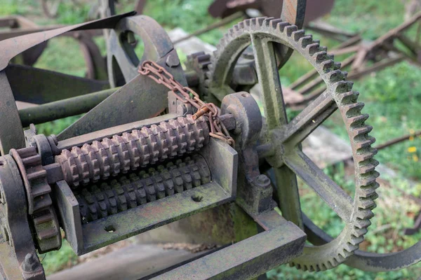 Oude Roestige Gears Tandwielen Landbouwmachines Seizoen Van Herfst — Stockfoto