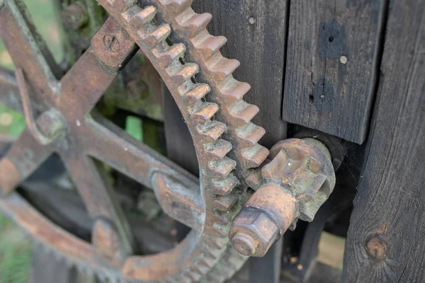 Oude Roestige Gears Tandwielen Landbouwmachines Seizoen Van Herfst — Stockfoto