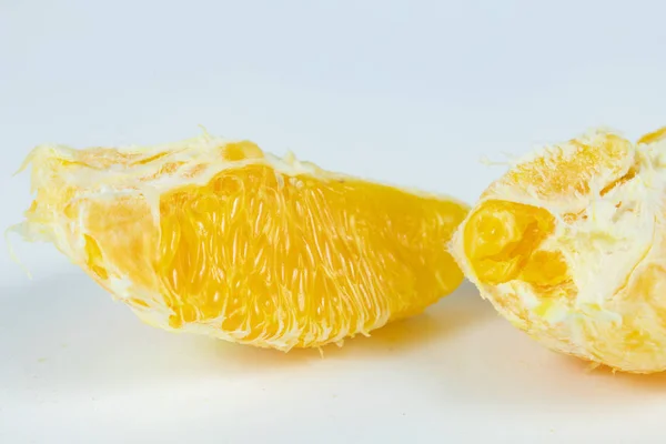 Очищені Оранжевий Дуже Товстою Шкірою Білий Кухонному Столі Citruses Підготовлені — стокове фото