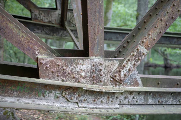 Παλιό Truss Από Σιδηροδρομική Γέφυρα Κατασκευή Χάλυβα Που Συνδέονται Μεταξύ — Φωτογραφία Αρχείου