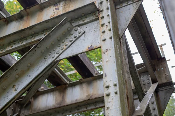 Demiryolu Köprüsü Nün Eski Truss Çelik Konstrüksiyon Perçin Tarafından Bağlı — Stok fotoğraf