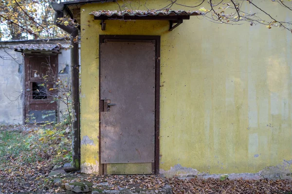 Una Vecchia Porta Edificio Demolizione Edificio Destinato Importante Ristrutturazione Stagione — Foto Stock