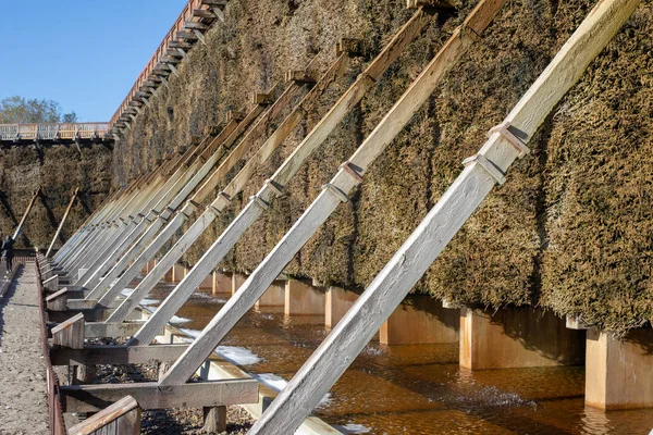 Salt Inandning Enheter Enorm Träkonstruktion Vilket Vatten Strömmar Med Salt — Stockfoto