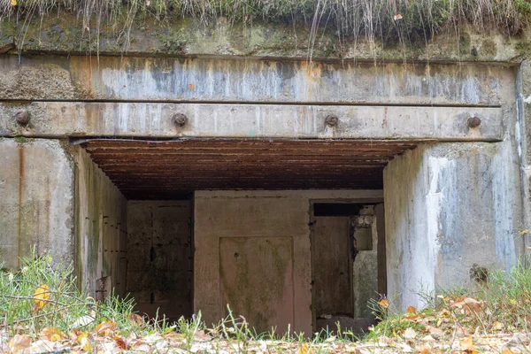 Orta Avrupa Yıkıldı Sığınakta Eski Betonarme Tahkimatı Pomeranian Set Sezon — Stok fotoğraf