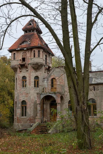 Ruiny Usedlosti Staré Vesnici Zničené Budovy Staré Krásné Budovy Střední — Stock fotografie