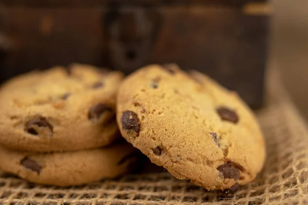 Pliki Cookie Związane Ciągiem Szary Juty Łuku Pliki Cookie Słodycze — Zdjęcie stockowe