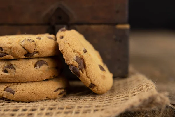 Pliki Cookie Związane Ciągiem Szary Juty Łuku Pliki Cookie Słodycze — Zdjęcie stockowe