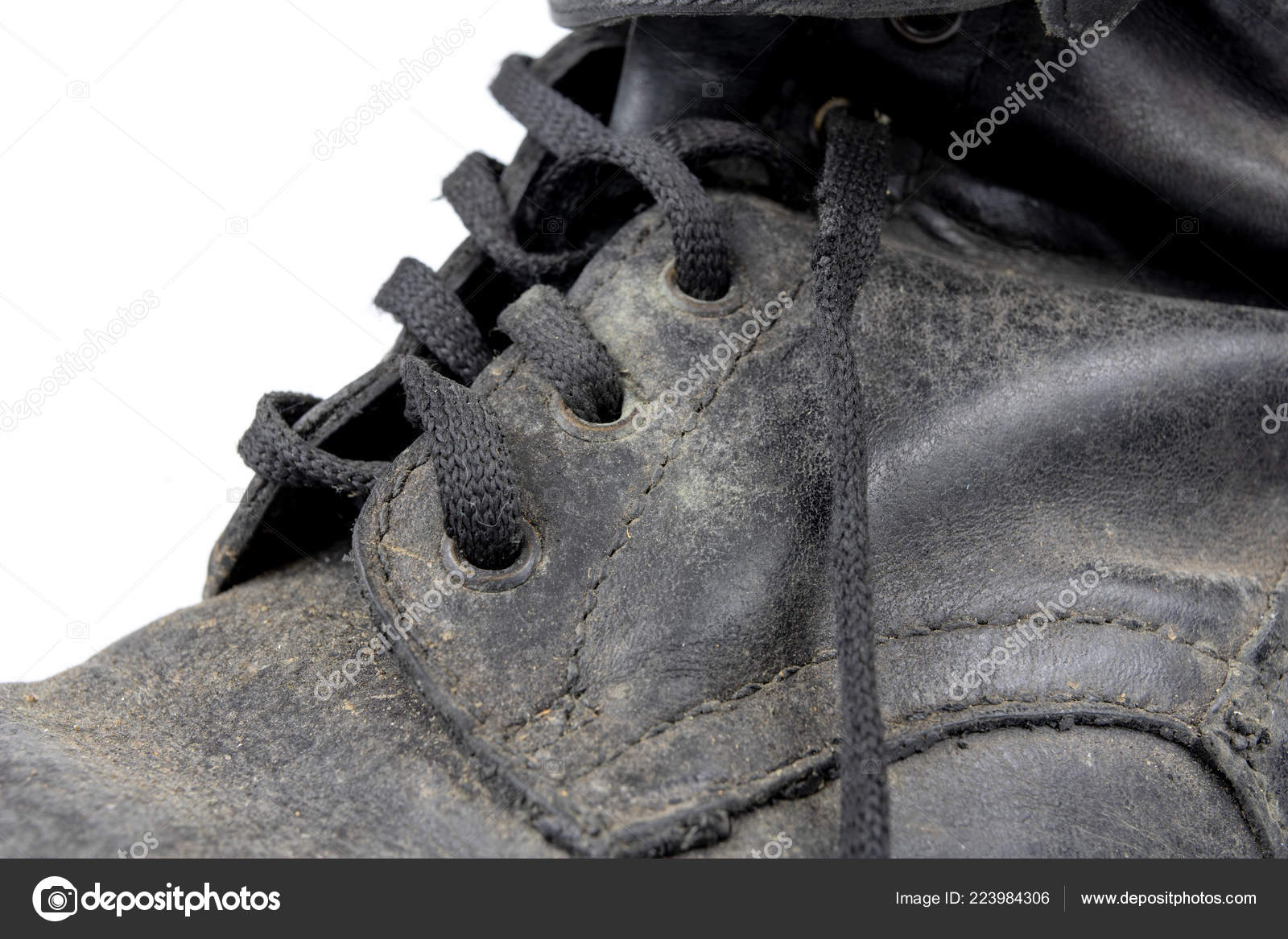 schmutzige alte Turnschuhe Sportschuhe auf weißem schmutzige alte Turnschuhe Sportschuhe auf weißem
