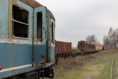 Eski demiryolu vagonlar yok. Orta Avrupa'nın unutulmuş Tren İstasyonu. Sezon sonbahar.
