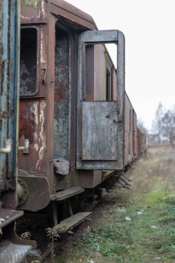Eski demiryolu vagonlar yok. Orta Avrupa'nın unutulmuş Tren İstasyonu. Sezon sonbahar.