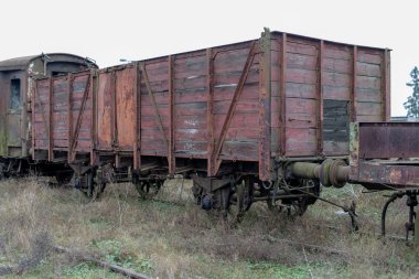Eski demiryolu vagonlar yok. Orta Avrupa'nın unutulmuş Tren İstasyonu. Sezon sonbahar.