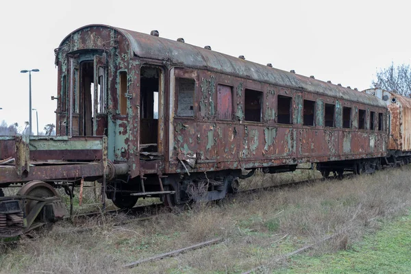 Viejos Vagones Ferroviarios Destruidos Estación Tren Olvidada Europa Central Temporada —  Fotos de Stock