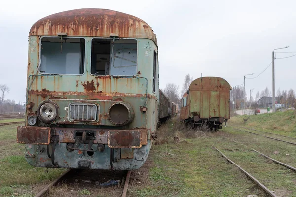 Viejas Locomotoras Destruidas Estación Tren Olvidada Europa Central Temporada Del —  Fotos de Stock