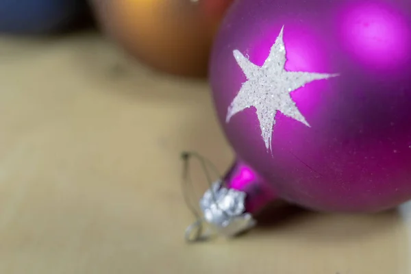 Vecchie Palle Natale Tavolo Legno Addobbi Natalizi Preparati Accordare Albero — Foto Stock