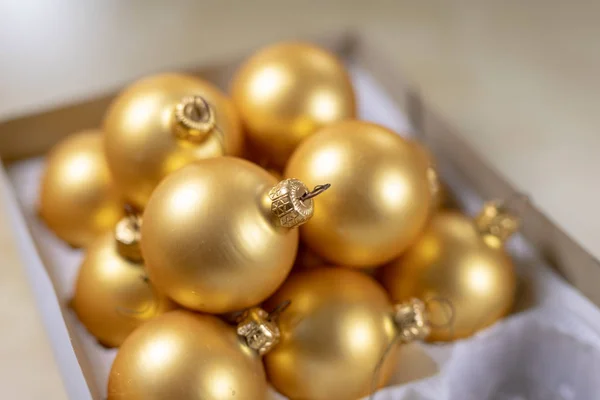 Vecchie Palle Natale Tavolo Legno Addobbi Natalizi Preparati Accordare Albero — Foto Stock