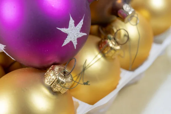 Vecchie Palle Natale Tavolo Legno Addobbi Natalizi Preparati Accordare Albero — Foto Stock