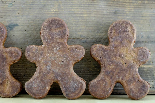 Välsmakande Gingerbreads Ett Träbord Köket Små Kakor Till Jul Ljus — Stockfoto