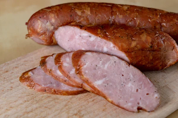 Smakelijk Vers Worst Gerookt Keukentafel Smakelijke Vlees Bereid Voor Thuis — Stockfoto