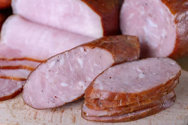 Sabrosas Salchichas Frescas Mesa Cocina Golosinas Preparadas Para Ceremonia Casa — Foto de Stock