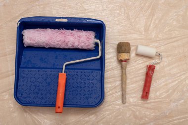 Rulo, fırça ve diğer aksesuarları. Yenileme ve daire duvar boyama. Yer - ev çiftlik.