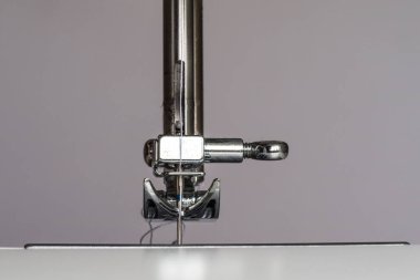 Dikiş dikmek bir atölye.