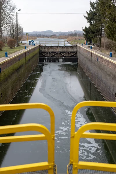 Une Petite Serrure Sur Petit Canal Ancienne Construction Hydrotechnique Saison — Photo