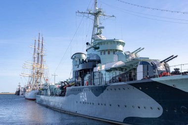 Gdynia, Pomorskie / Polonya - 26 Şubat 2019: eski bir savaş gemisi bir