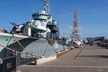 Gdynia, Pomorskie / Polonya - 26 Şubat 2019: eski bir savaş gemisi bir