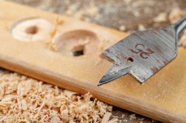 Vane tatbikat Sunta ile sondaj. Bir arabada marangozluk çalışmaları