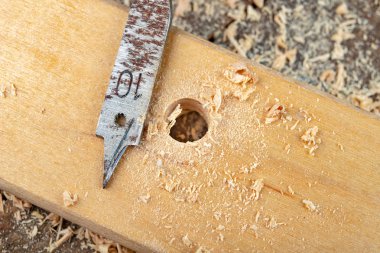 Vane tatbikat Sunta ile sondaj. Bir arabada marangozluk çalışmaları