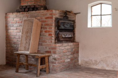 Eski ekmek fırın. Çiftlikte ekmek için bir oda. 