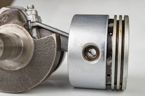Zuiger en drijfstang van een kleine verbrandingsmotor. Componen — Stockfoto