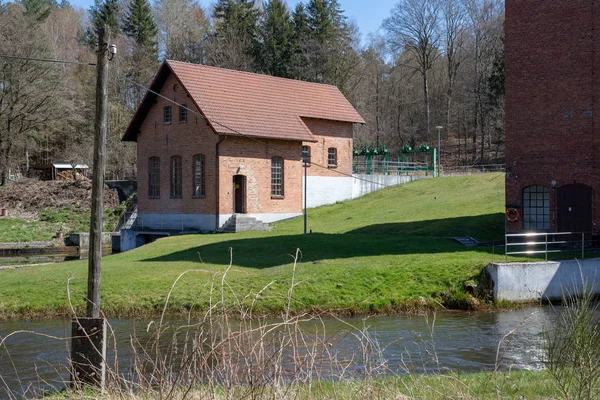 Biesowice, Pomorskie / Polonia - 17 de abril de 2019: Old hydroelectr — Foto de Stock