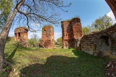 Pokrzywno, kujawsko-pomorskie / Polonya - 24 Nisan 2019: Harabeler 