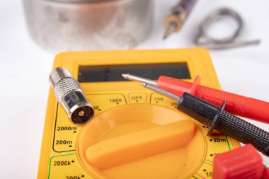 Ev atölyelerinde küçük elektrik işleri. Ev Tv için Bağlayıcılar 