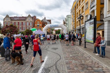 Czluchow, pomorskie / Polonya - 25 Mayıs 2019: Tura Run - sokak 