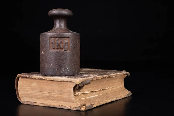 Old kilo weights on books. Old books and weighing machines.