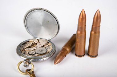 Eski analog saat mekanizması ve mühimmat. Modları ve mekanizmalar 